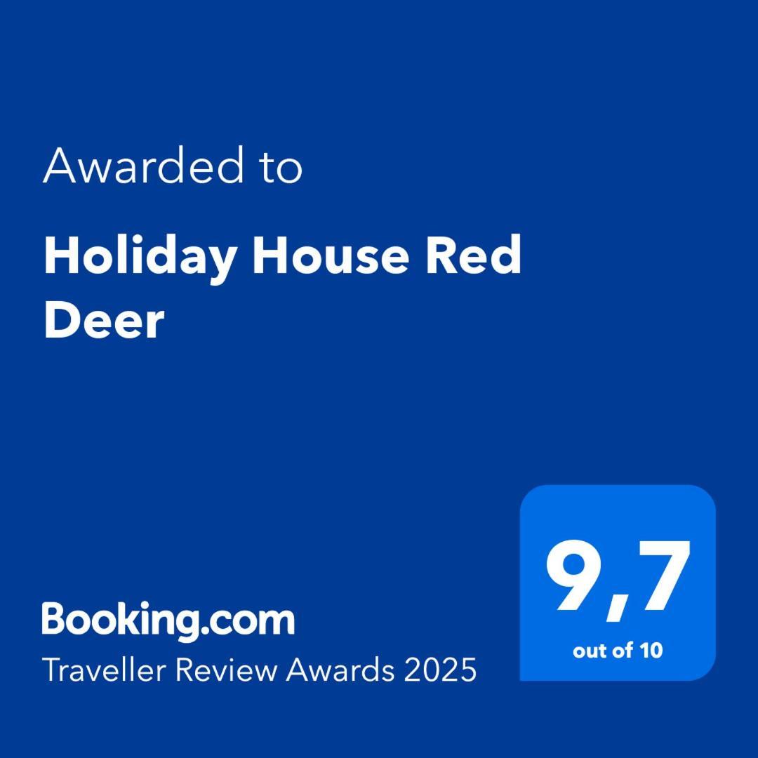 Holiday House Red Deer Преддвор Экстерьер фото