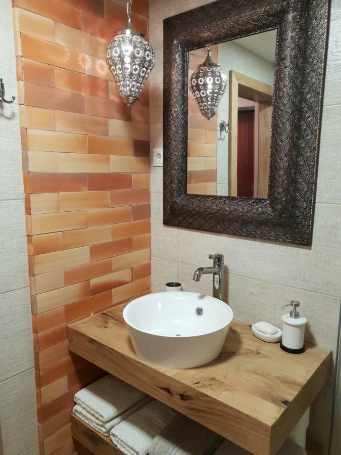 Holiday House Red Deer Преддвор Экстерьер фото