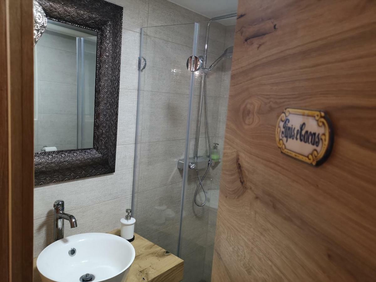 Holiday House Red Deer Преддвор Экстерьер фото
