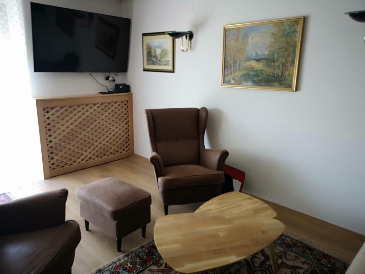 Holiday House Red Deer Преддвор Экстерьер фото